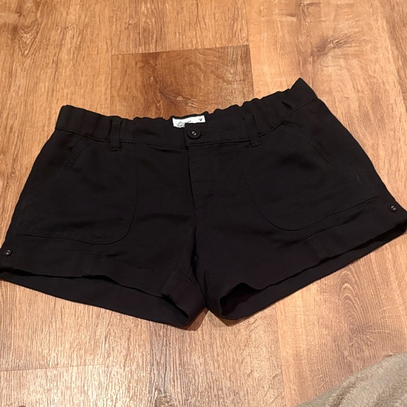 American Eagle Black Women's Shorts - Picture 1 of 4